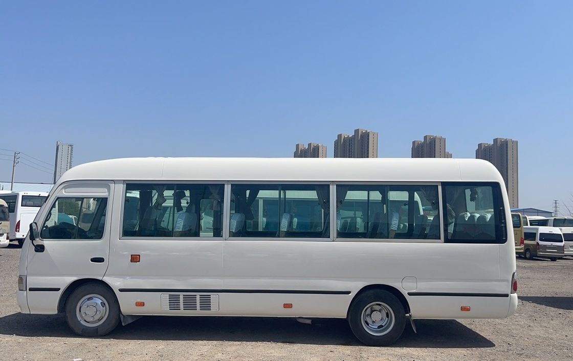 Autocarro Toyota Coaster usado com emissões EURO 3 e transmissão manual em bom estado