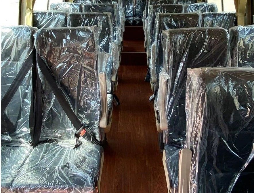Motor Yuchai 30 assentos Mudan Commuter Bus Diesel RHD e LHD Motorista 100km/h Velocidade máxima
