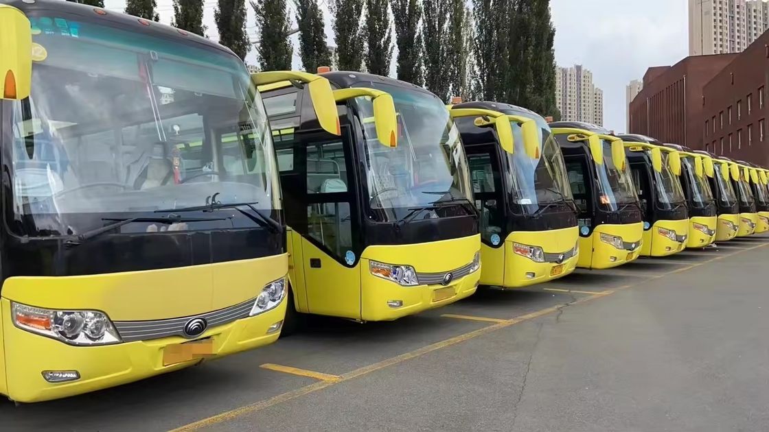 O ônibus YUOTONG, com padrão de emissões Euro 3, com configuração de 2 lugares e autocarros de luxo de 60 lugares