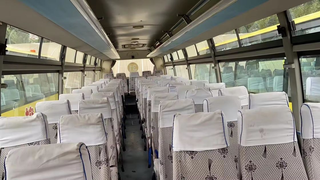 O ônibus YUOTONG, com padrão de emissões Euro 3, com configuração de 2 lugares e autocarros de luxo de 60 lugares
