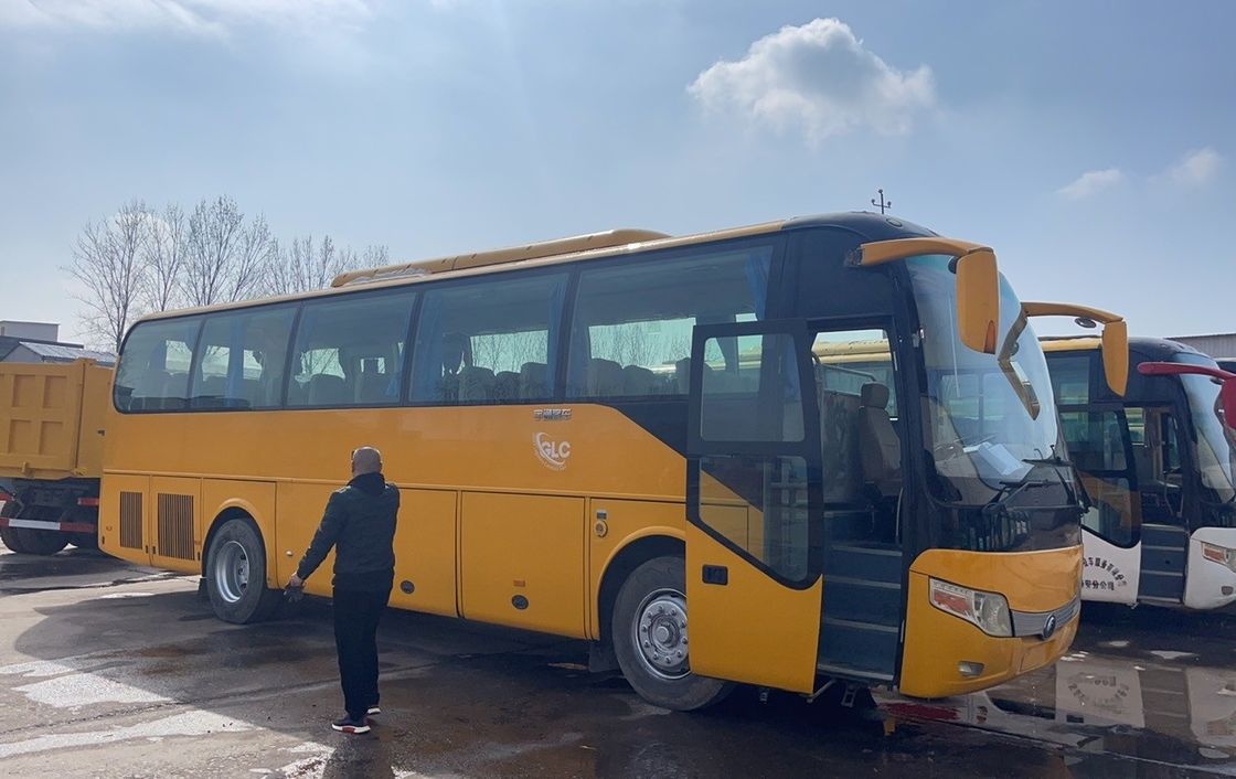 Autobuses de passageiros de luxo de 51 lugares com motores traseiros espaçosos e confortáveis