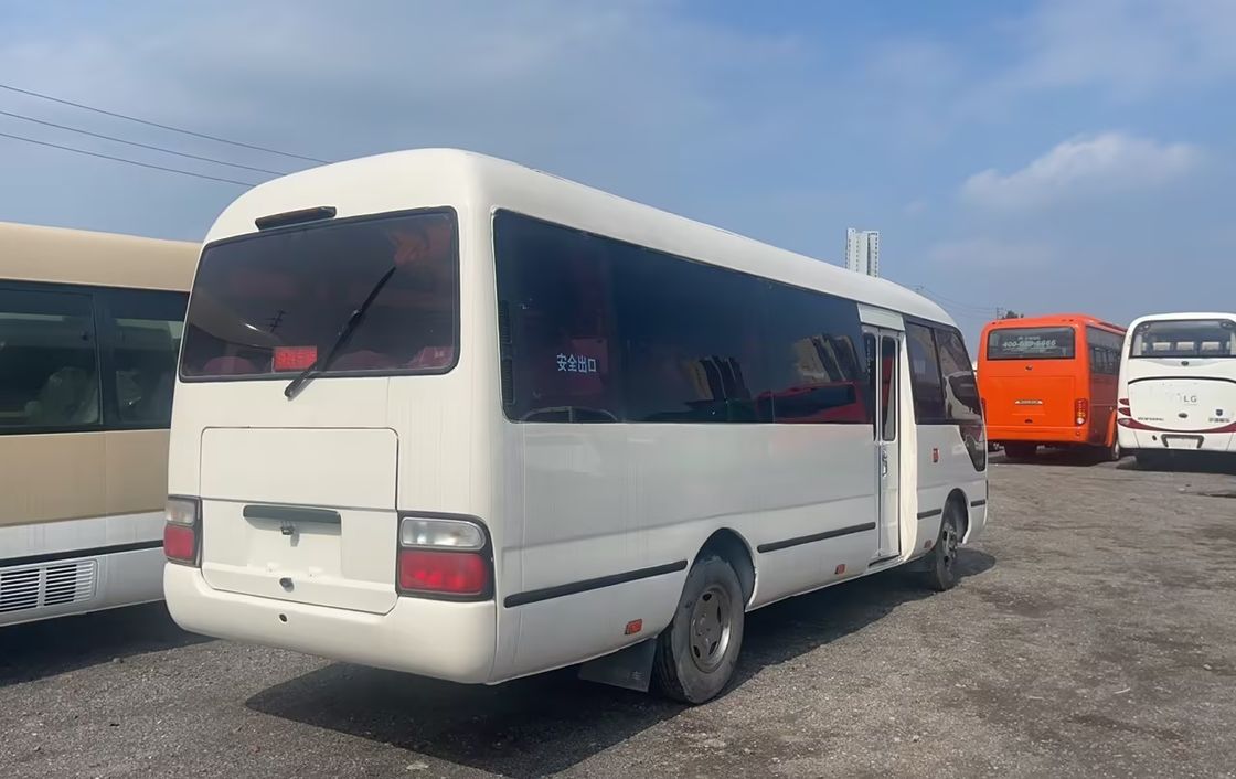 Autocarro Toyota Coaster de 30 lugares em excelente estado com capacidade de motor diesel de 6-8L