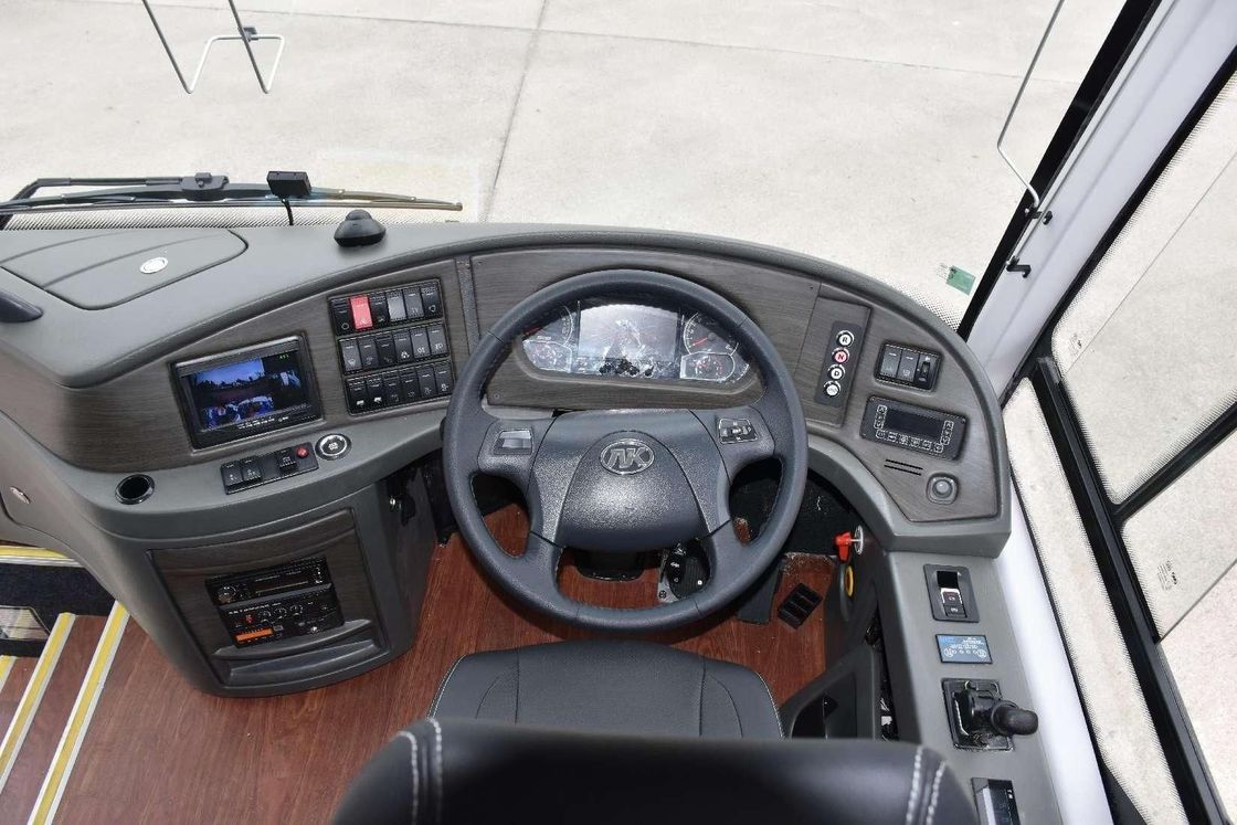 Diesel 50 lugares RHD ônibus Euro 4 emissões padrão 6 8L capacidade do motor para o seu benefício