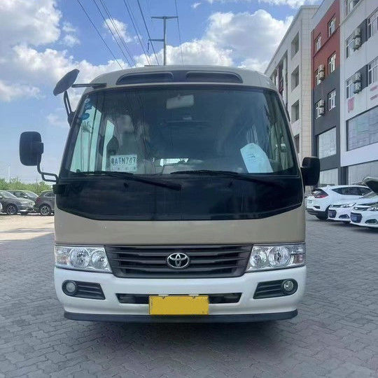 2023 Modelo de Bensina Toyota Coaster Bus 30 lugares Capacidade do motor 4L 7005*2040*2785mm