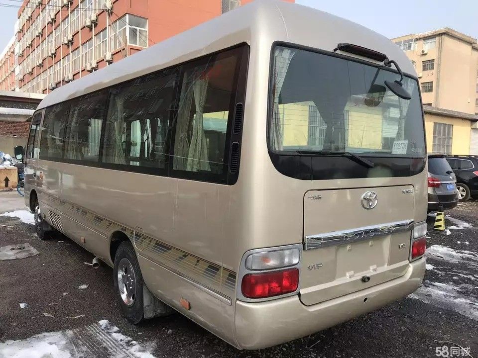 Toyo ta Diesel Coaster Bus 300L Tanque de óleo e torque máximo de 340Nm/rpm para o seu negócio