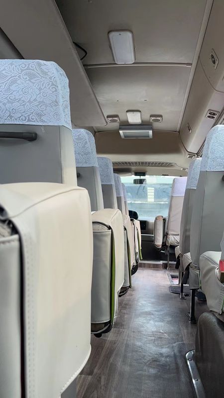 Transmissão manual 7m LHD Minibus de passageiros de segunda mão de 30 lugares