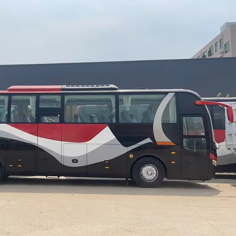Encontre o seu autocarro perfeito de 47 lugares com motor traseiro e baixa quilometragem de 56000 km em nosso