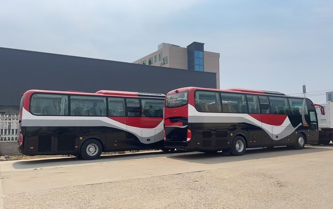 Encontre o seu autocarro perfeito de 47 lugares com motor traseiro e baixa quilometragem de 56000 km em nosso