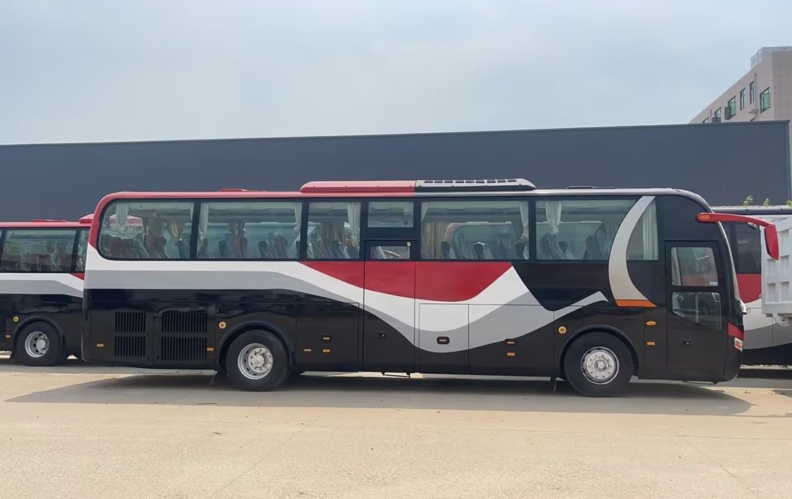 Encontre o seu autocarro perfeito de 47 lugares com motor traseiro e baixa quilometragem de 56000 km em nosso