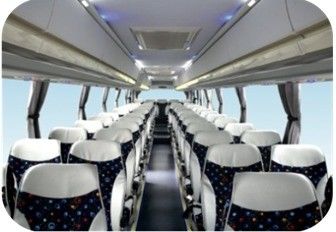 Autocarro Toyota Coaster em boas condições com pneus 7.00R16 e base de rodas de 3935 mm
