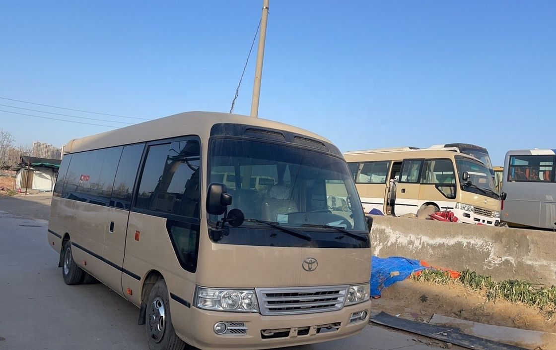 Autocarro de passageiros Toyota Coaster de 30 lugares usado com ar condicionado para o mercado da África