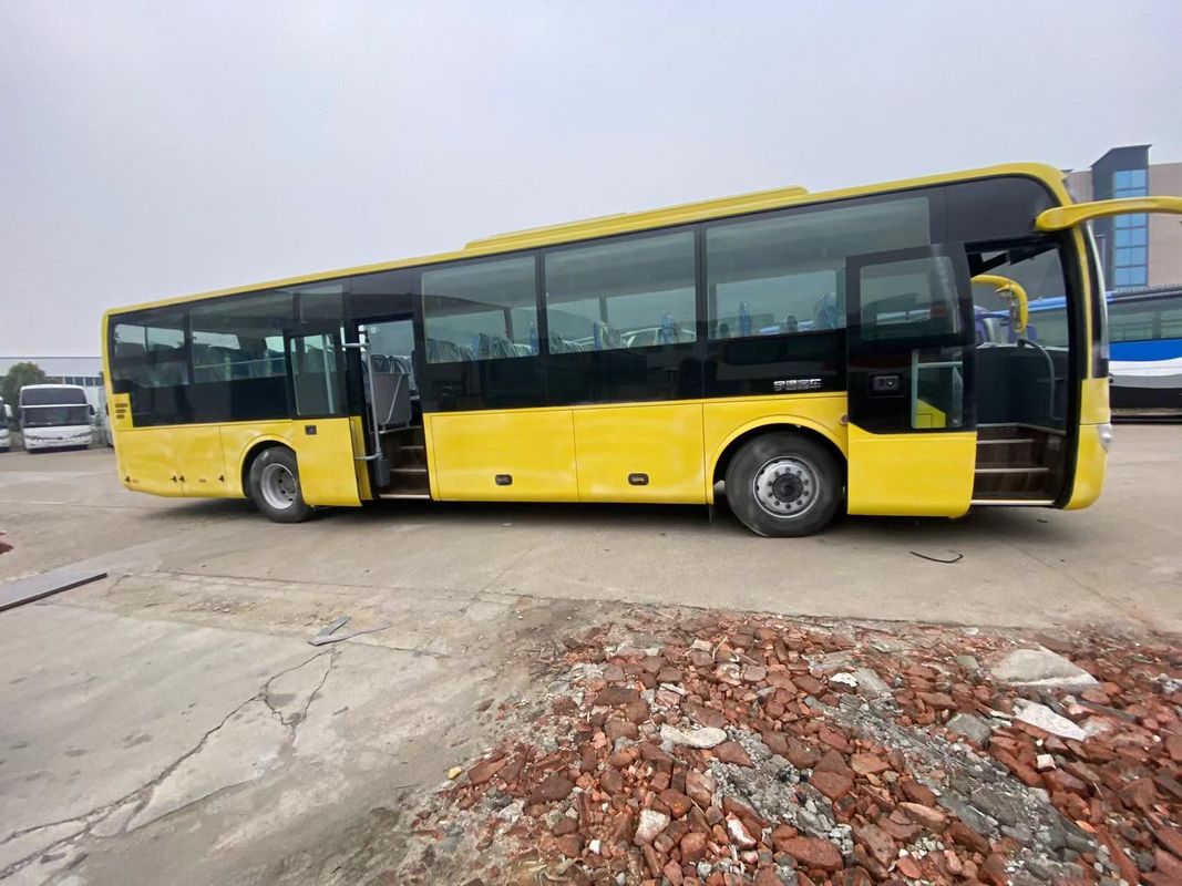 Autobus turístico de luxo de 70 lugares com direção esquerda com emissões Euro 3 e características opcionais