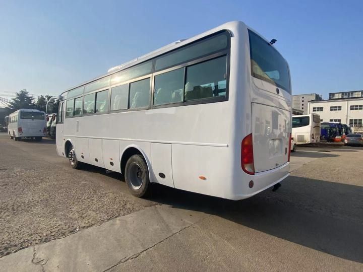 Autobus de turismo de luxo de 35 lugares em conformidade com a norma de emissões Euro 2