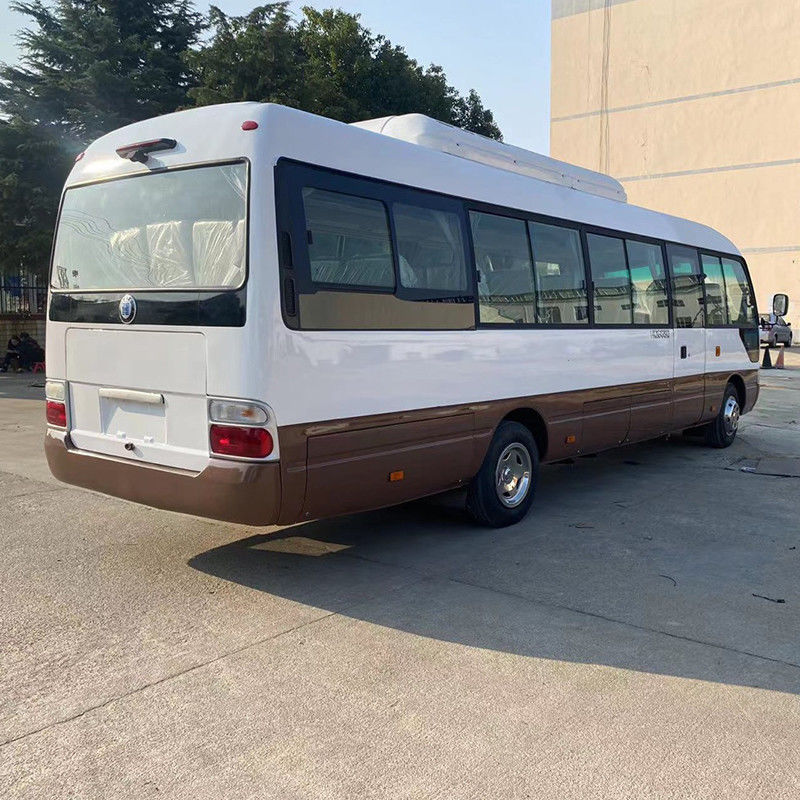LHD RHD 30 assentos Toyo ta Coaster Bus com 70L tanque de combustível e 4500-6700ml de deslocamento