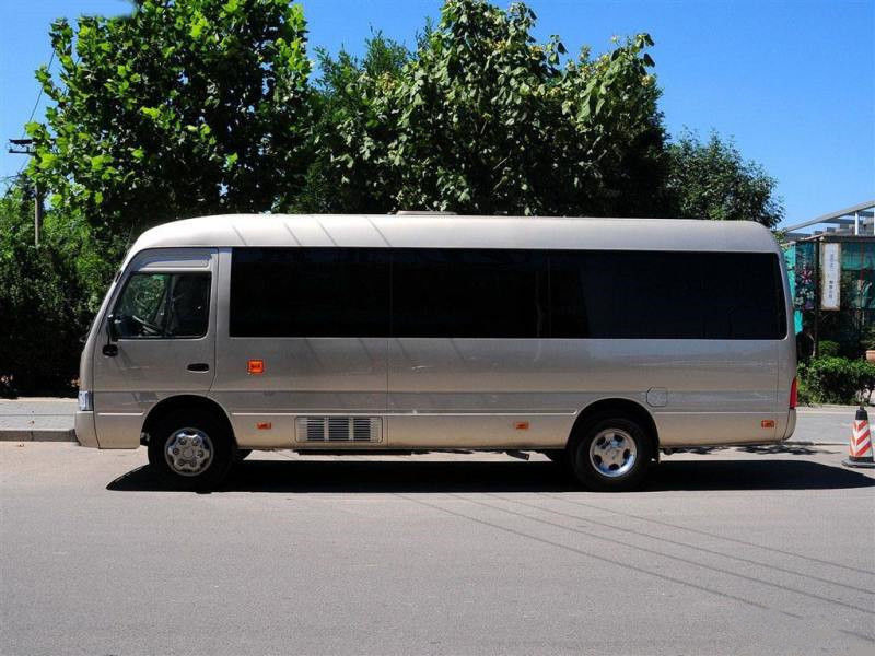 30 lugares TOYO TA Coaster Bus Diesel Tipo de combustível e pneus de 6,50-16 para transporte de passageiros