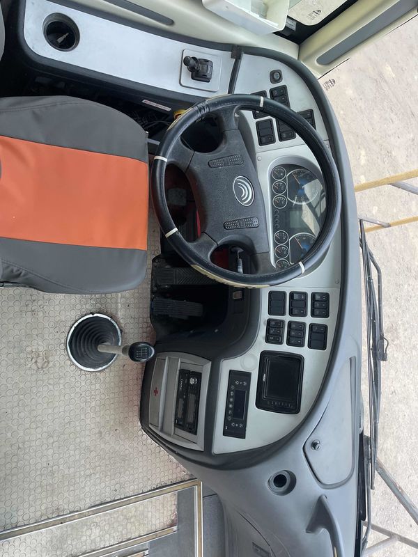 Acessível 55-65 assentos Usado Youtong ônibus autocarro LHD Drive Tipo 6-8L capacidade do motor