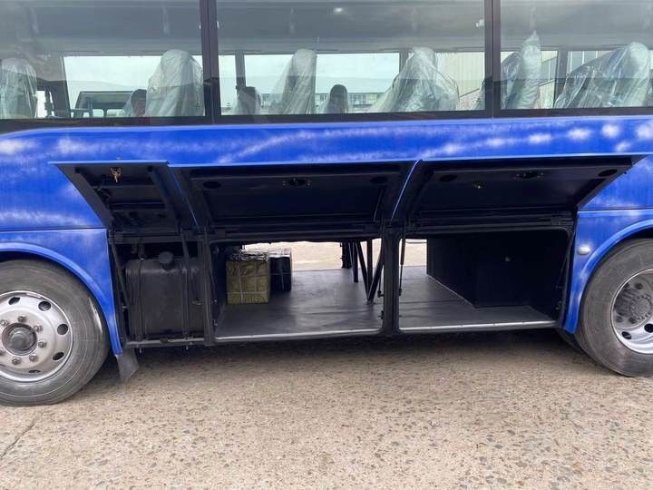 35 lugares Autocarro usado ônibus direção esquerda Motor diesel Motor Yuchai 8995*2490*3490mm