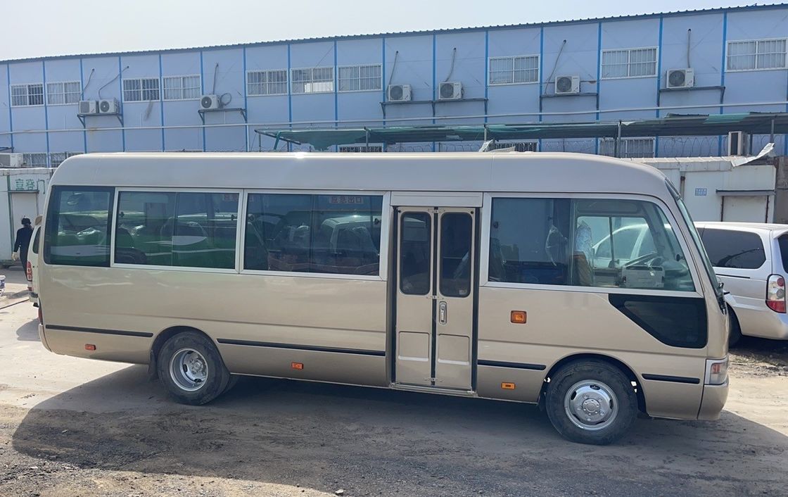 7m Toyota Coaster Bus 30 lugares Massa total máxima 5400kg 16/10 Ângulo de aproximação/departada