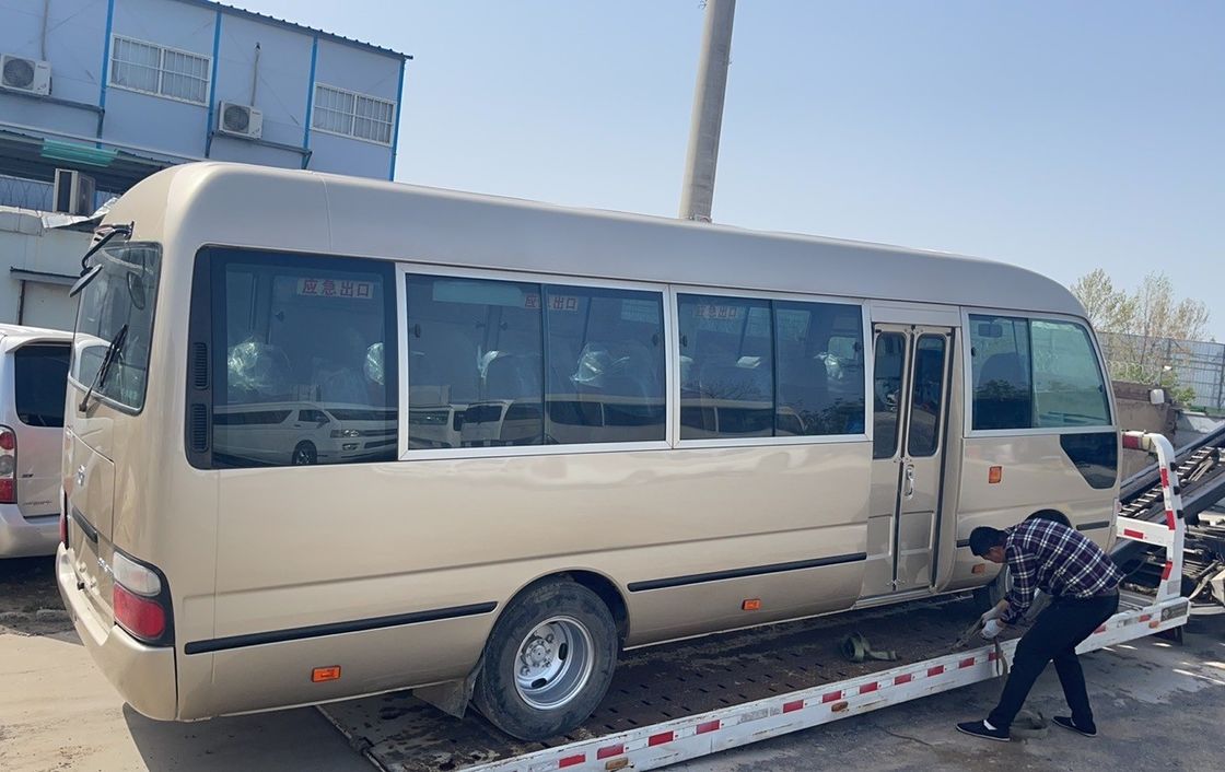7m Toyota Coaster Bus 30 lugares Massa total máxima 5400kg 16/10 Ângulo de aproximação/departada