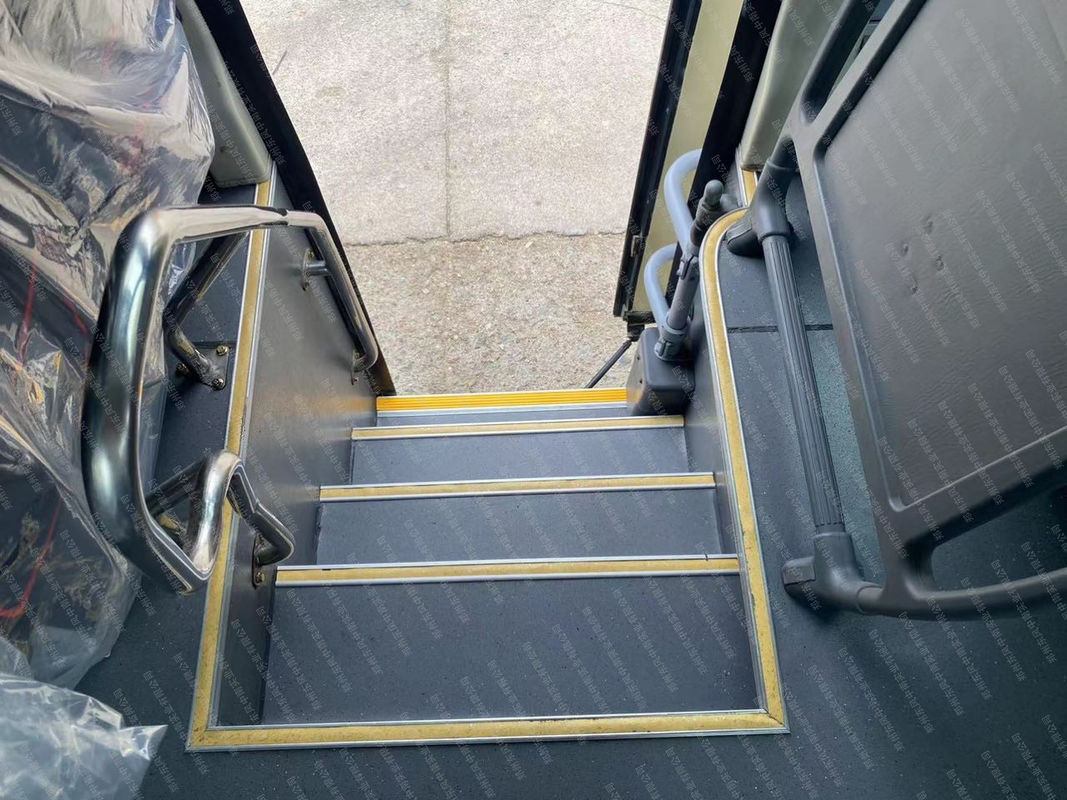 Autocarros usados Youtong 55 lugares autocarro de autocarro com motor de banheiro interno Tipo LHD