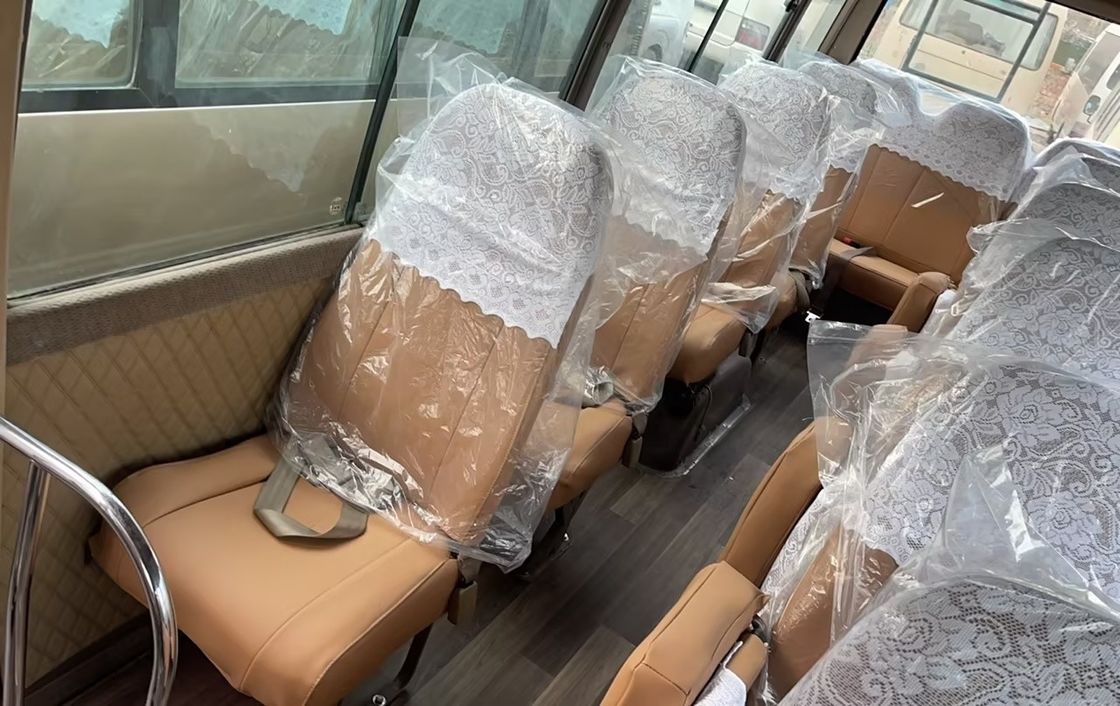 Em bom estado, autocarro usado de 30 lugares com transmissão manual