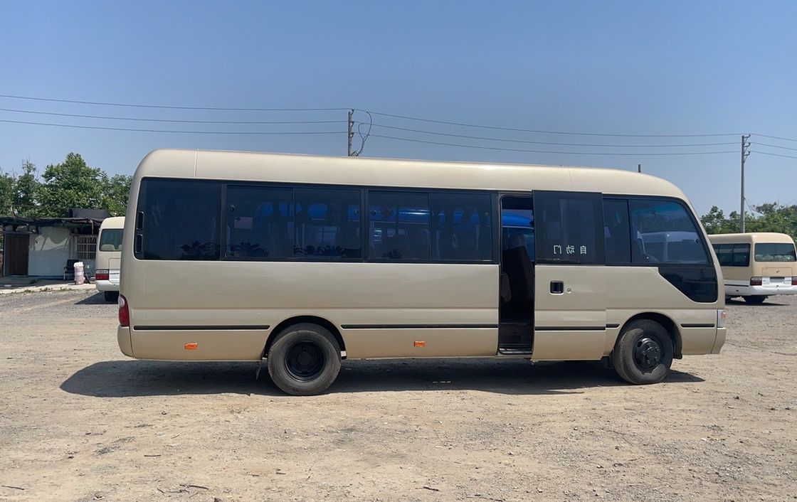 Usado Toyota Coaster 2020 Diesel LHD Bus Euro 3 Padrão de Emissão 9.00R20 Pneus 25 lugares