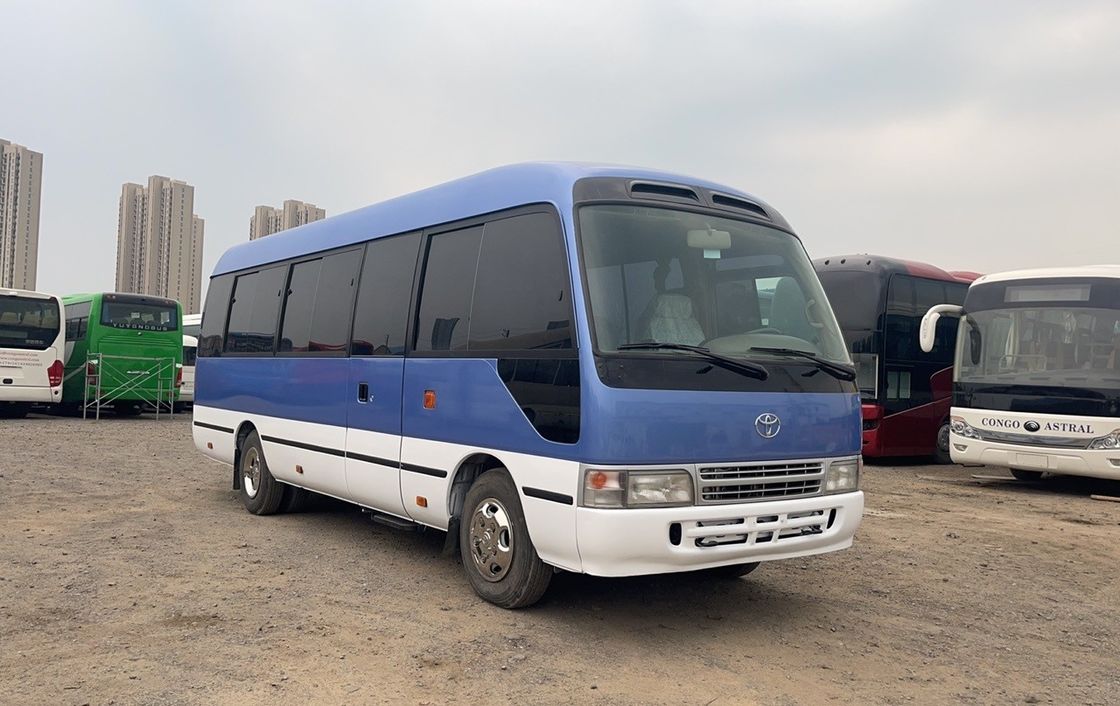 Luxo 21 lugares Toyota Coaster Minibus com capacidade de motor 4L Pneus 255/70R 22.5-16