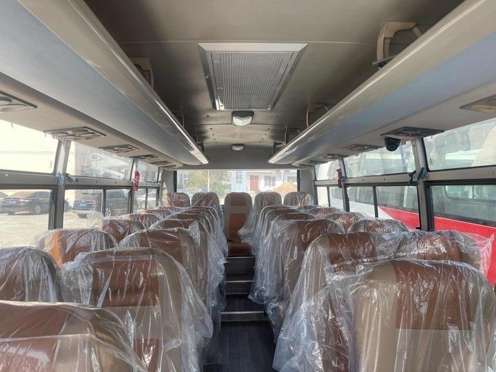 Autocarros usados para viagens de longa distância com pneus 8.25R20 e capacidade de motor de 4-6L