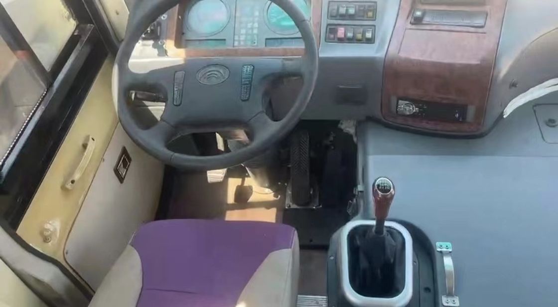 Autocarros usados para viagens de longa distância com pneus 8.25R20 e capacidade de motor de 4-6L