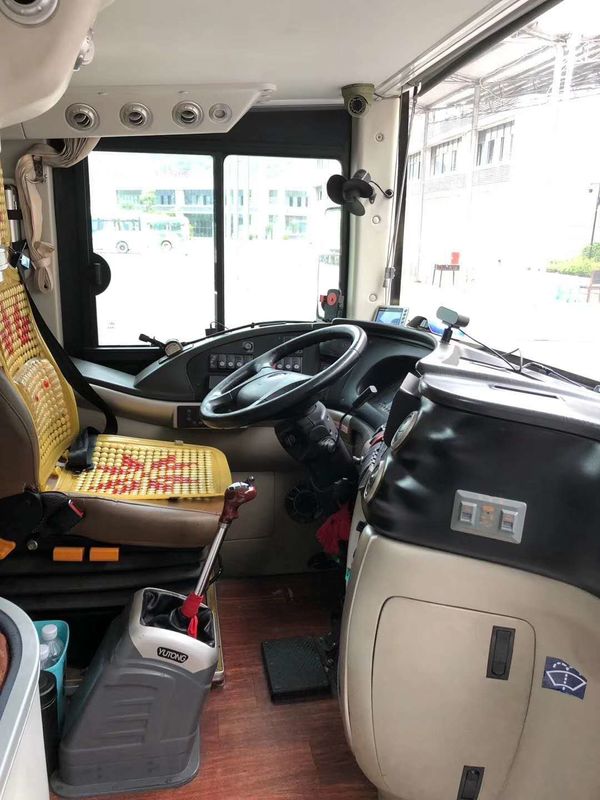Ônibus de autocarro usado Ônibus 35-65 lugares Capacidade do motor do ônibus personalizado 8L Requisito do cliente