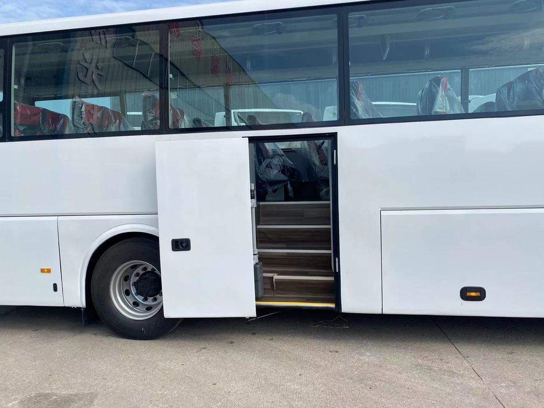 Autocarro usado de alto padrão com capacidade de motor de 8L e 65-67 assentos