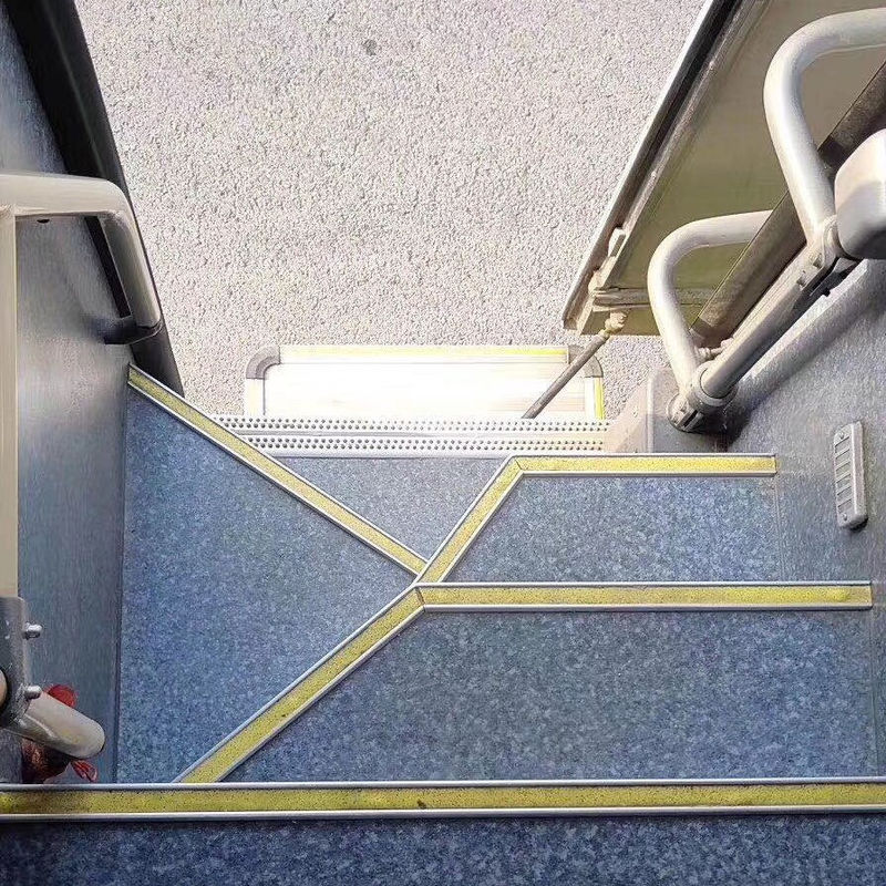 60-70 lugares Popular Direção à Esquerda Autocarro de ônibus usado com capacidade de 8L