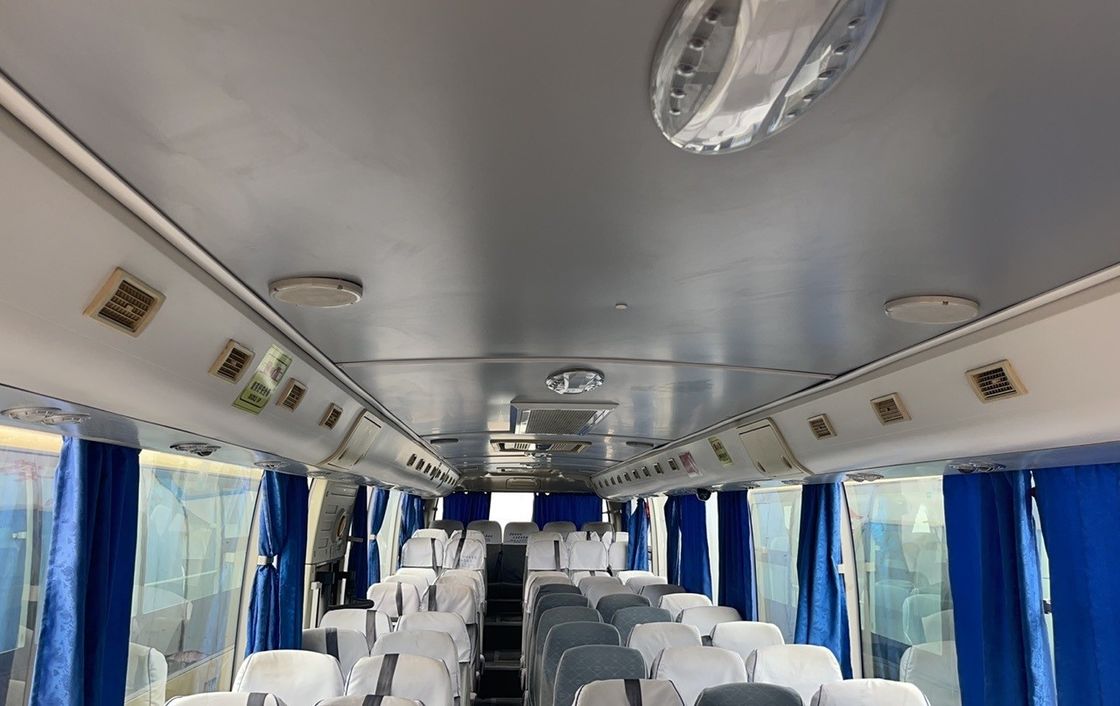 64 1 2 3 Capacidade de assentos Autocarro usado com motor a diesel bem conservado