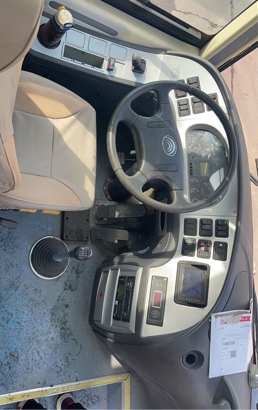 Motor traseiro usado Amarelo Grupo escolar Ônibus turísticos Motor Capacidade 8L Tipo de combustível Diesel