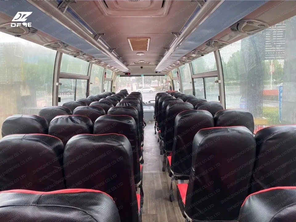 35 lugares Autobus turístico usado Autobus de festa Autobus motor de autocarro Capacidade 6-8L Direção LHD