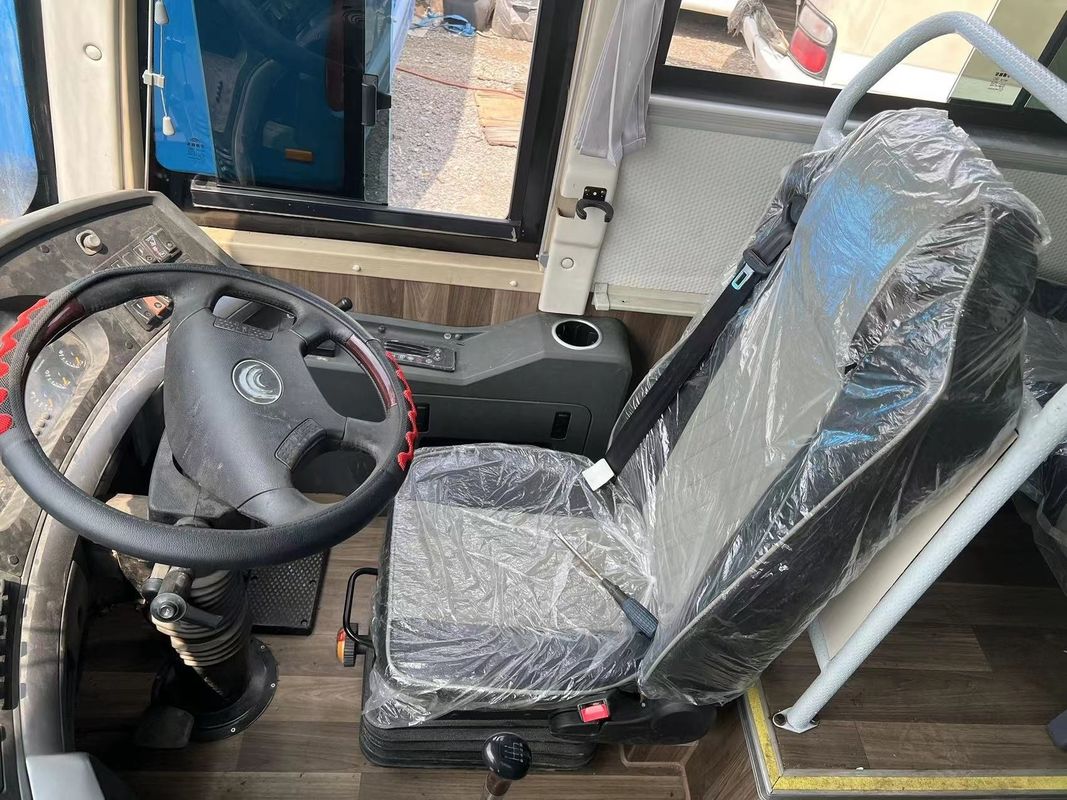 Autobús de luxo diesel de 47 lugares com RHD e motor modelo YC6J245-30