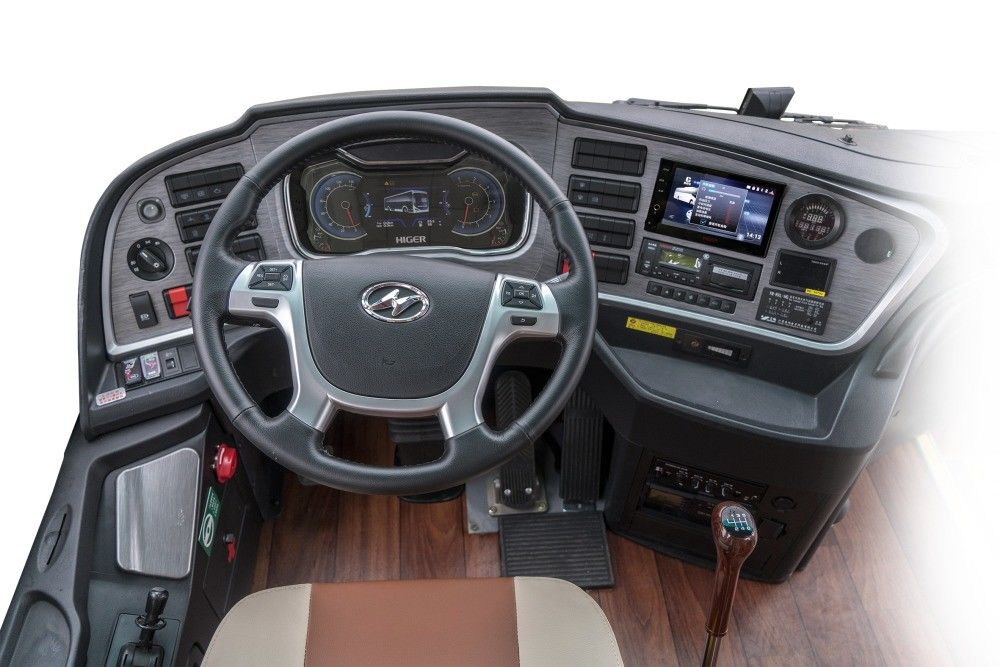50 lugares Diesel Luxury Coach Bus com assentos confortáveis e design de cores distintas