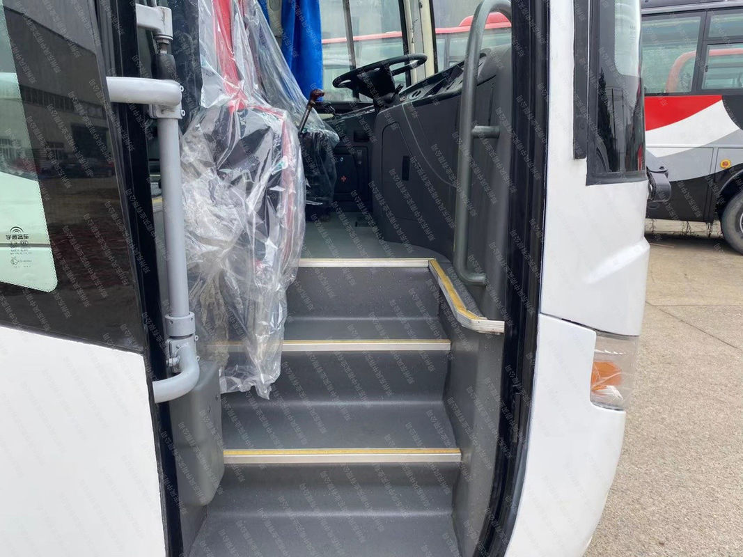 3300mm Base de rodas equipado com A/C ônibus Youtong ideal para transporte de passageiros de luxo diesel