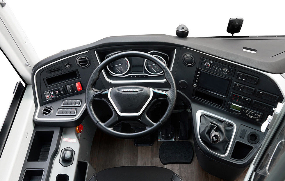 Autocarro usado de 65 lugares equipado com ar condicionado para transporte público em excelente estado
