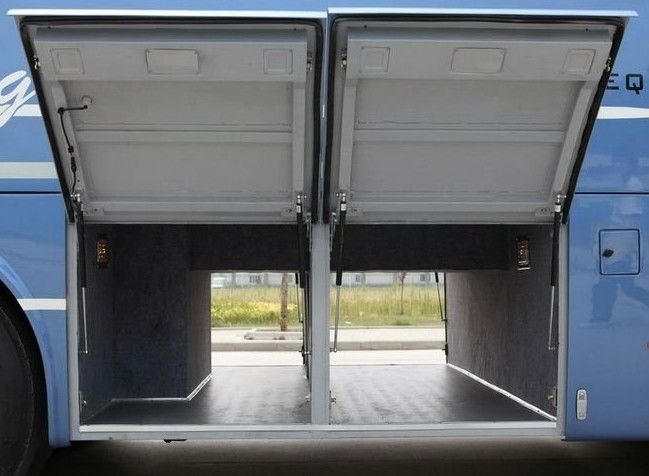 Autocarro usado de 12 metros com 60 lugares e padrão de emissões Euro 3 em boas condições
