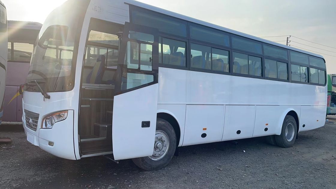 Autocarro de autocarro chinês com capacidade e desempenho de 45 1 lugares