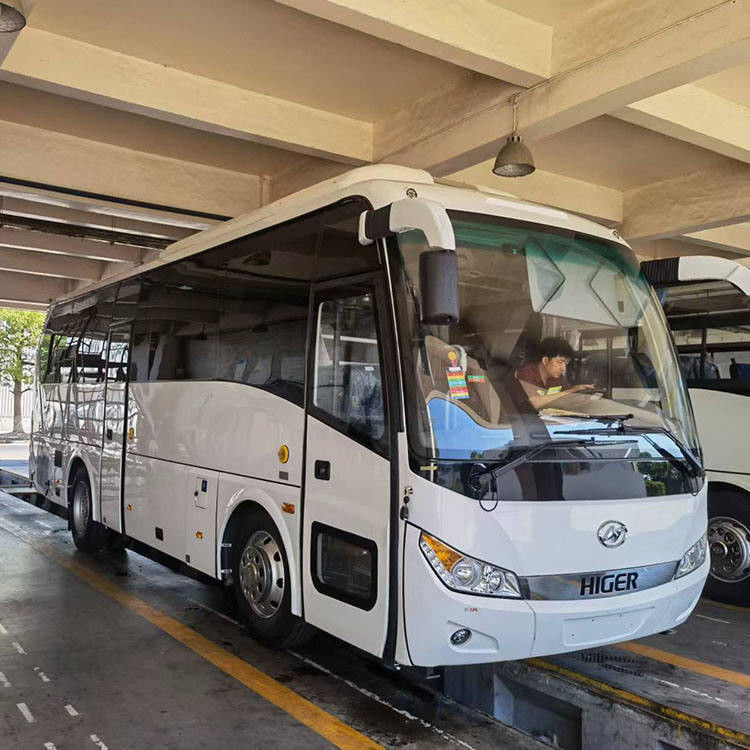 50 lugares autocarro de luxo com direcção esquerda diesel manual em excelente estado