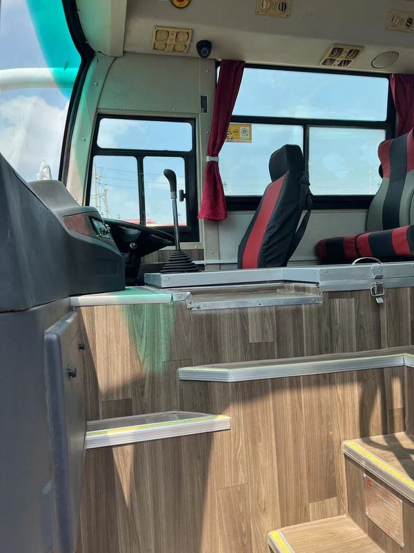 Transporte Público 55 Assentos RHD Luxury Coach Bus com 264kw/2200rpm Potência do motor