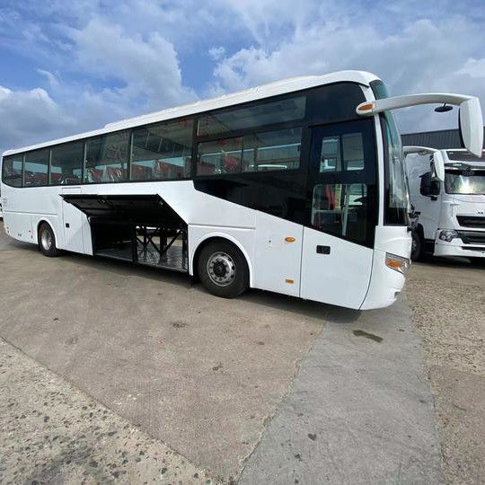 Autobus de passageiros de 65 lugares Autobus de autocarro usado Em bom estado e capacidade do motor 6 8L
