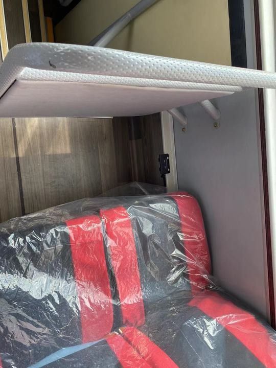 Autobus de passageiros de 65 lugares Autobus de autocarro usado Em bom estado e capacidade do motor 6 8L