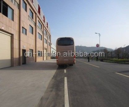 Motor traseiro Cummins Motor Dongfeng Turismo ônibus com banheiro e assentos 50 8900ml