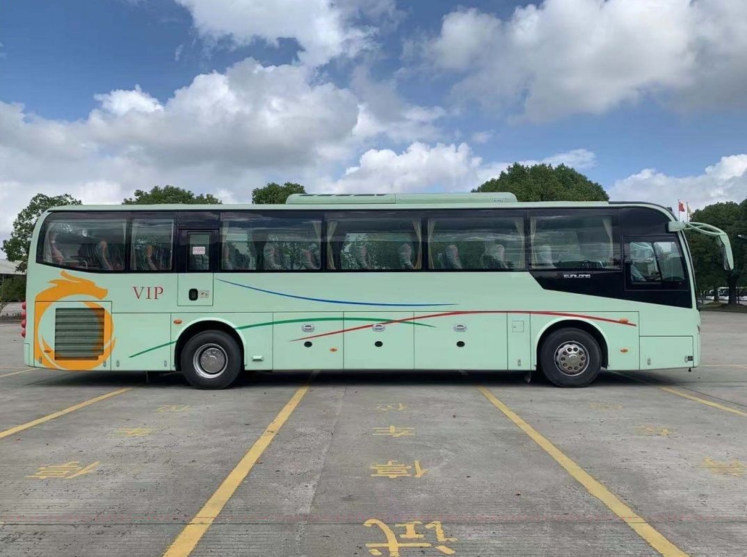 47 lugares Luxury Diesel Travel Coach Bus com alta capacidade do motor e assentos confortáveis