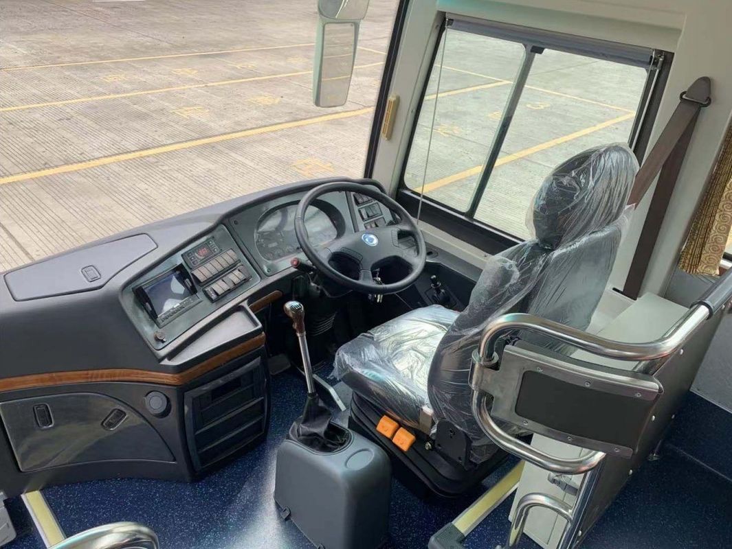 47 lugares Luxury Diesel Travel Coach Bus com alta capacidade do motor e assentos confortáveis