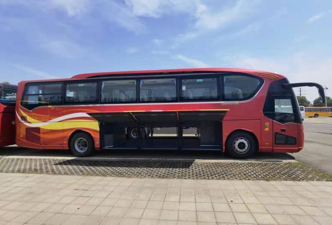 65 1 1 Capacidade de assentos Motor diesel Autocarro turístico para África Design e tanque de combustível de 600L