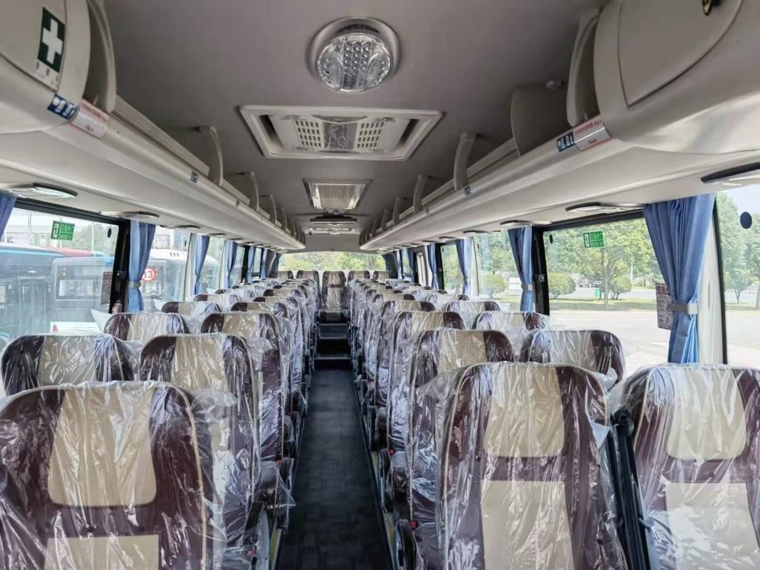 65 1 1 Capacidade de assentos Motor diesel Autocarro turístico para África Design e tanque de combustível de 600L